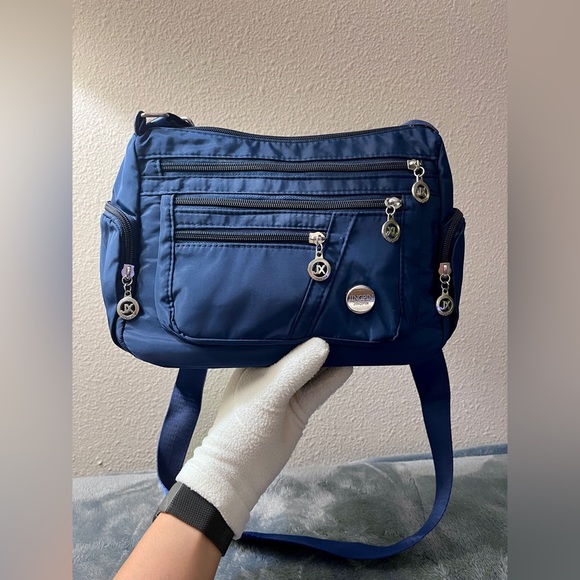 Brand New Jingpin Navy Crossbody with Adjustable Strap - plenty of pockets! - Picture 5 of 8